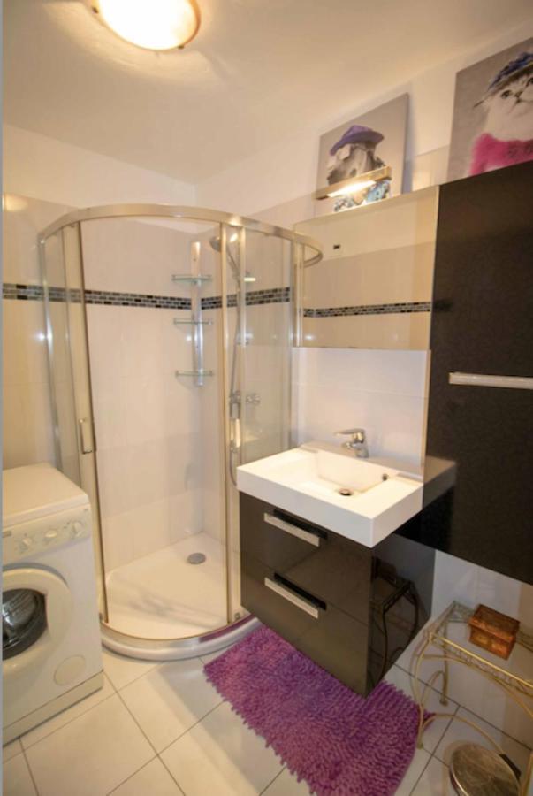 Cosy 35 M2 With Balcony In A Quiet Residence Fréjus Екстериор снимка